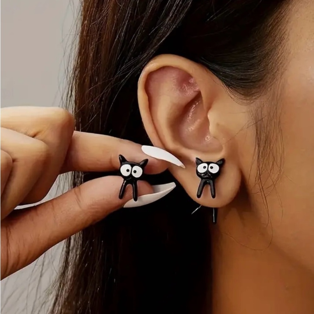 Black Cat Stud Earrings - Illusion of Going Through The Ears